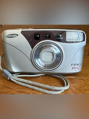 Vintage Samsung Fino 70s Compact 35mm Film Camera w/38-70mm Automatic Macro Lens
